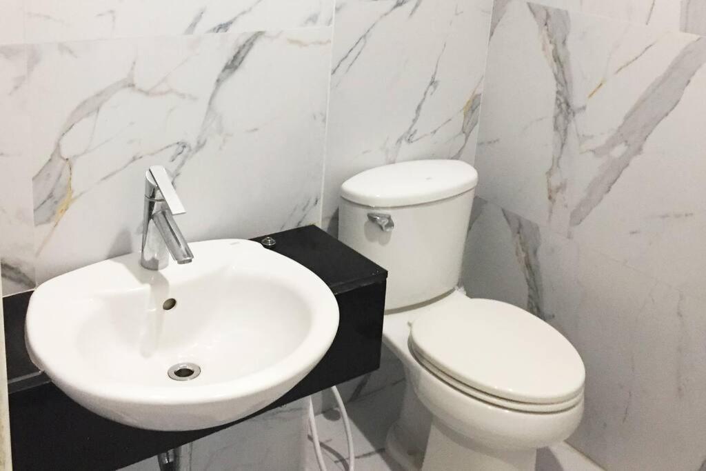 420 House- Up To 10 Guests In Bangkok. Hébergement de vacances *