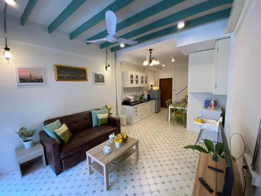 1 Min Walk To Bts, 3 Bed 3 Bath, Entire House