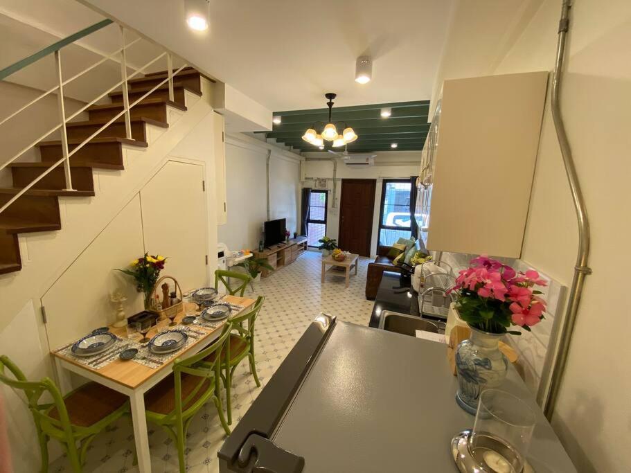 1 Min Walk To Bts, 3 Bed 3 Bath, Entire House *