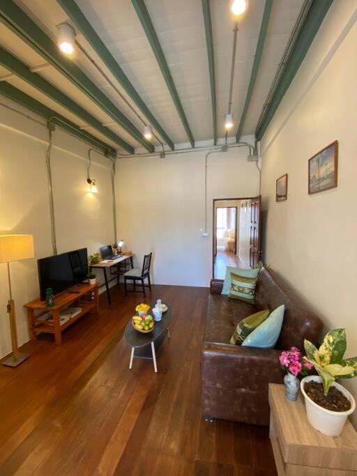 Apartment 1 Min Walk To Bts, 3 Bed 3 Bath, Entire House Bangkok