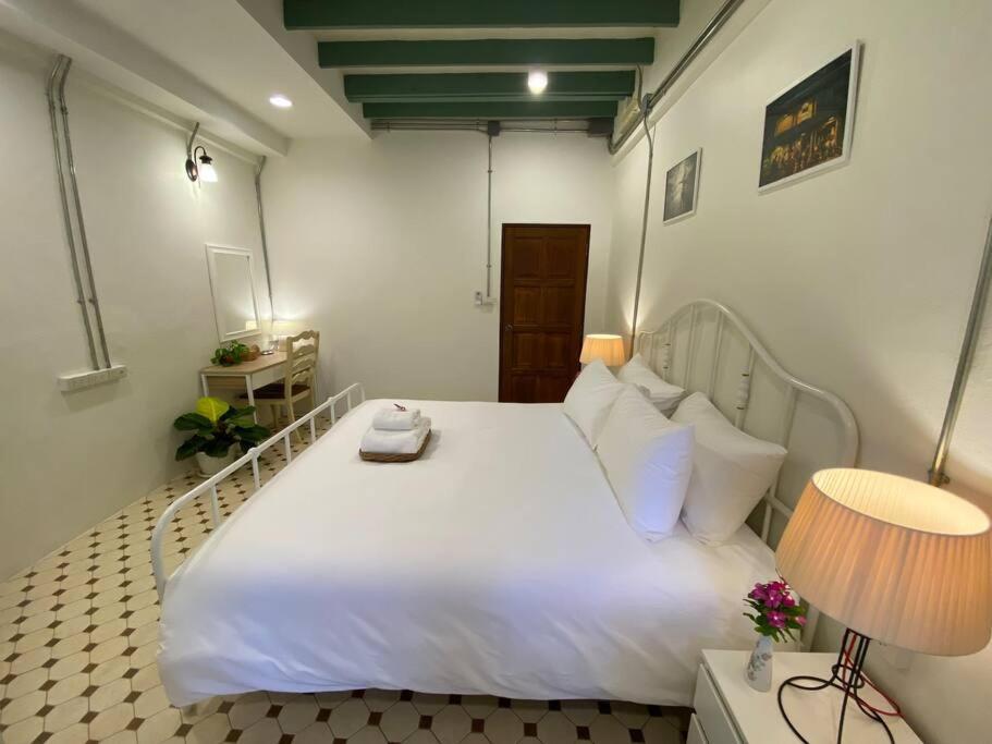 1 Min Walk To Bts, 3 Bed 3 Bath, Entire House Bangkok