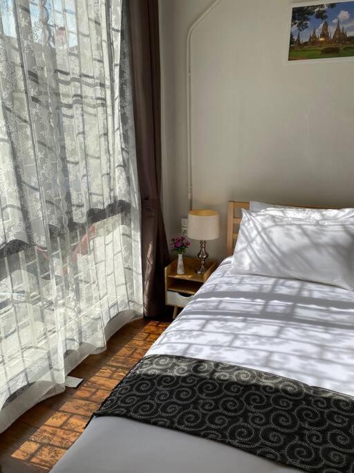 Apartment 1 Min Walk To Bts, 3 Bed 3 Bath, Entire House *