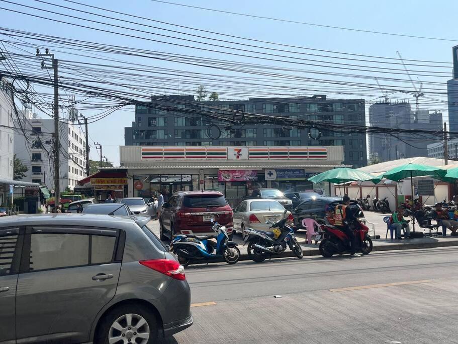 Ivory Ratchada-ladprao Huai Khwang Night Market Apartment Bangkok
