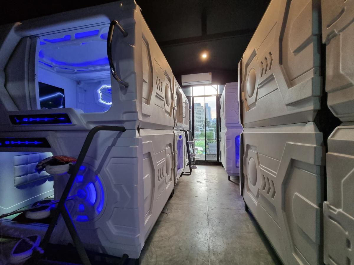 Met A Space Pod @phrom Phong Banguecoque