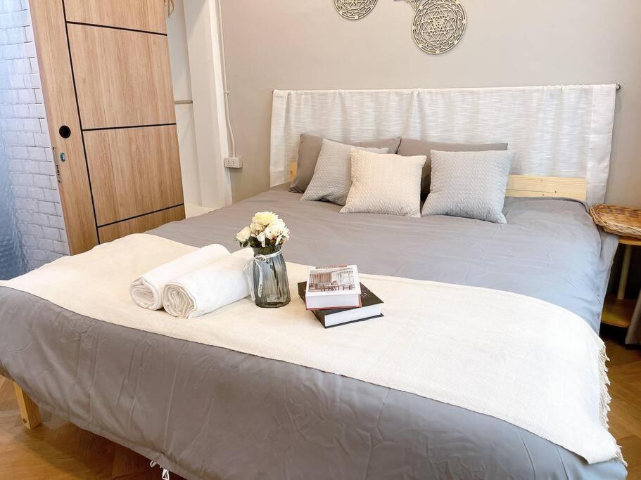 Apartemen Unwind In Oldtown, Private Floor, Near Grand Palace Bangkok