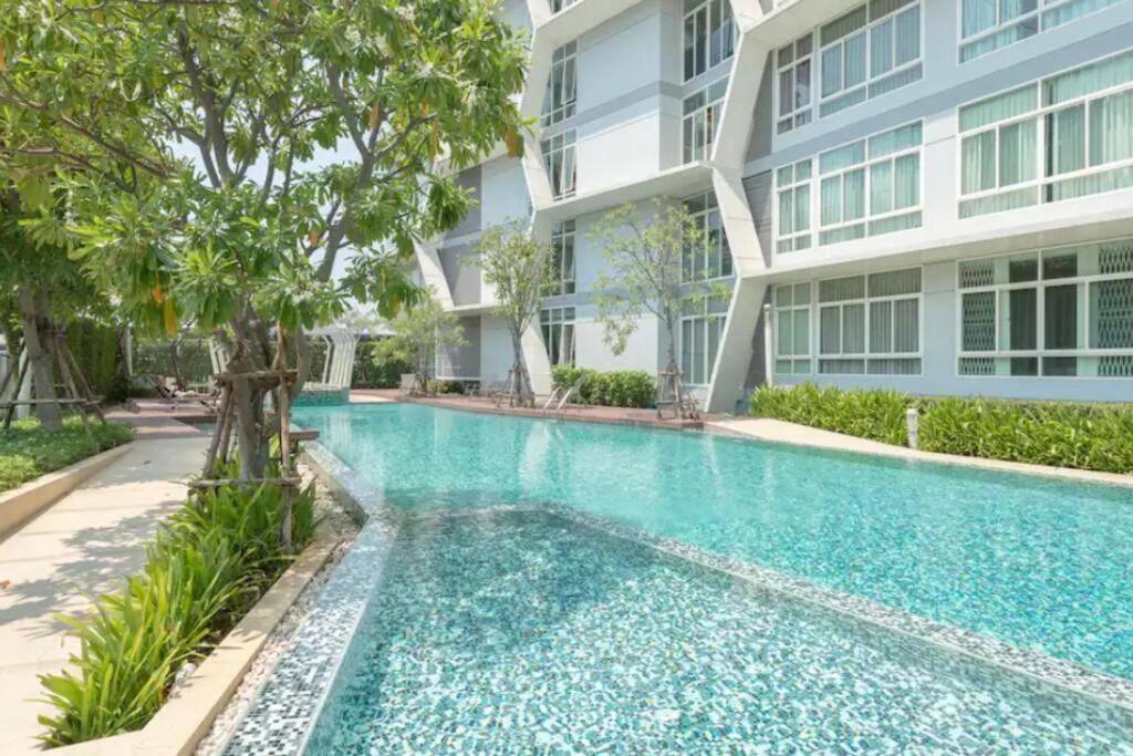 High-class 2bed Skyview Just 1-step From Bts Onnut Apartamento
