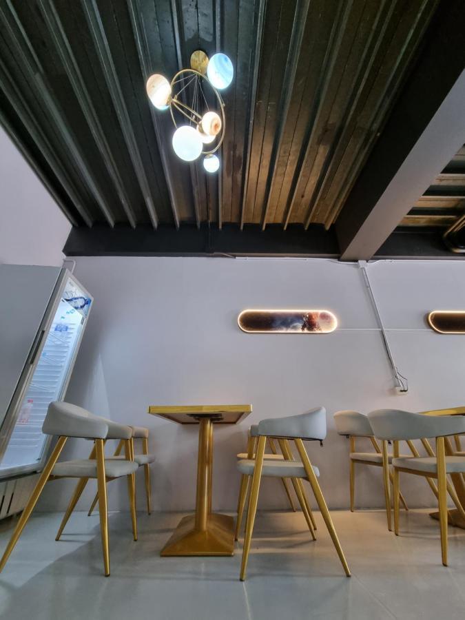 Met A Space Pod @phrom Phong * Banguecoque