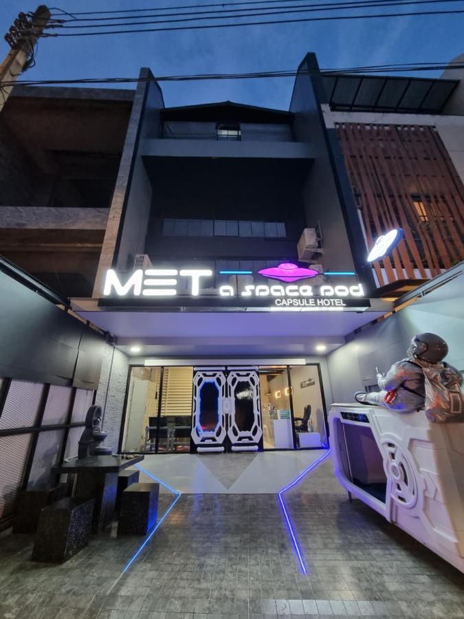 Met A Space Pod @phrom Phong Banguecoque
