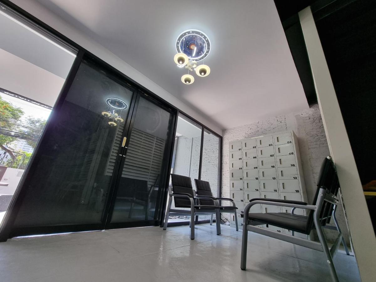 Met A Space Pod @phrom Phong * Banguecoque