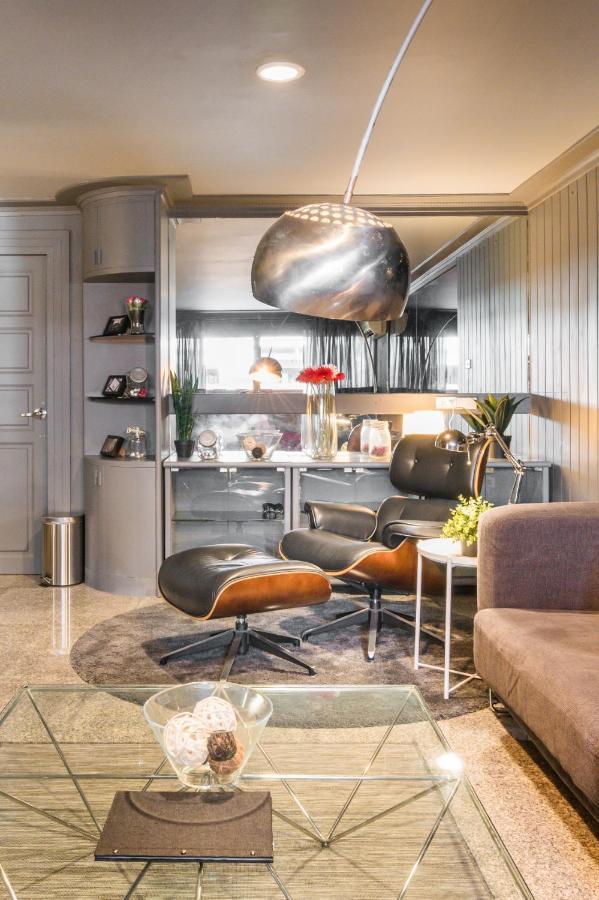 Laid Back Living In A Retro Chic Retreat