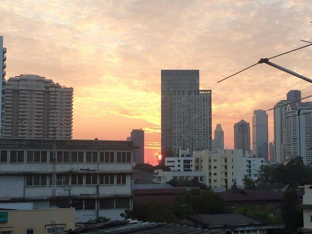Jellybean Ezy Sathorn Bangkok