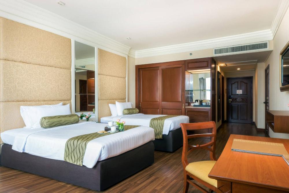 The Emerald 5*