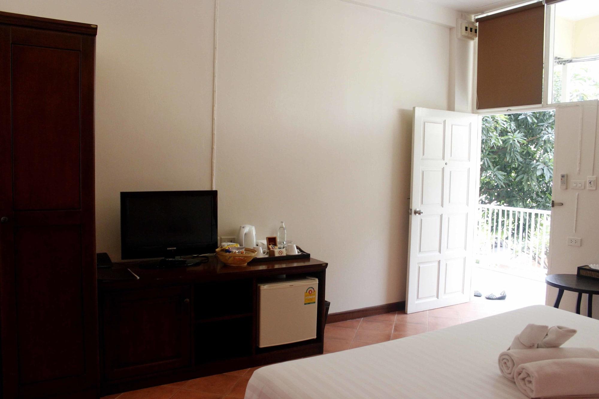 Feung Nakorn Balcony Rooms&cafe