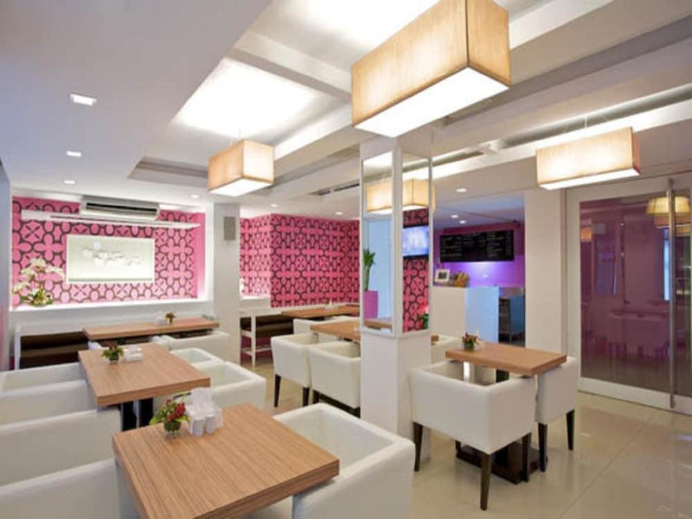 Hotel Budacco 3*