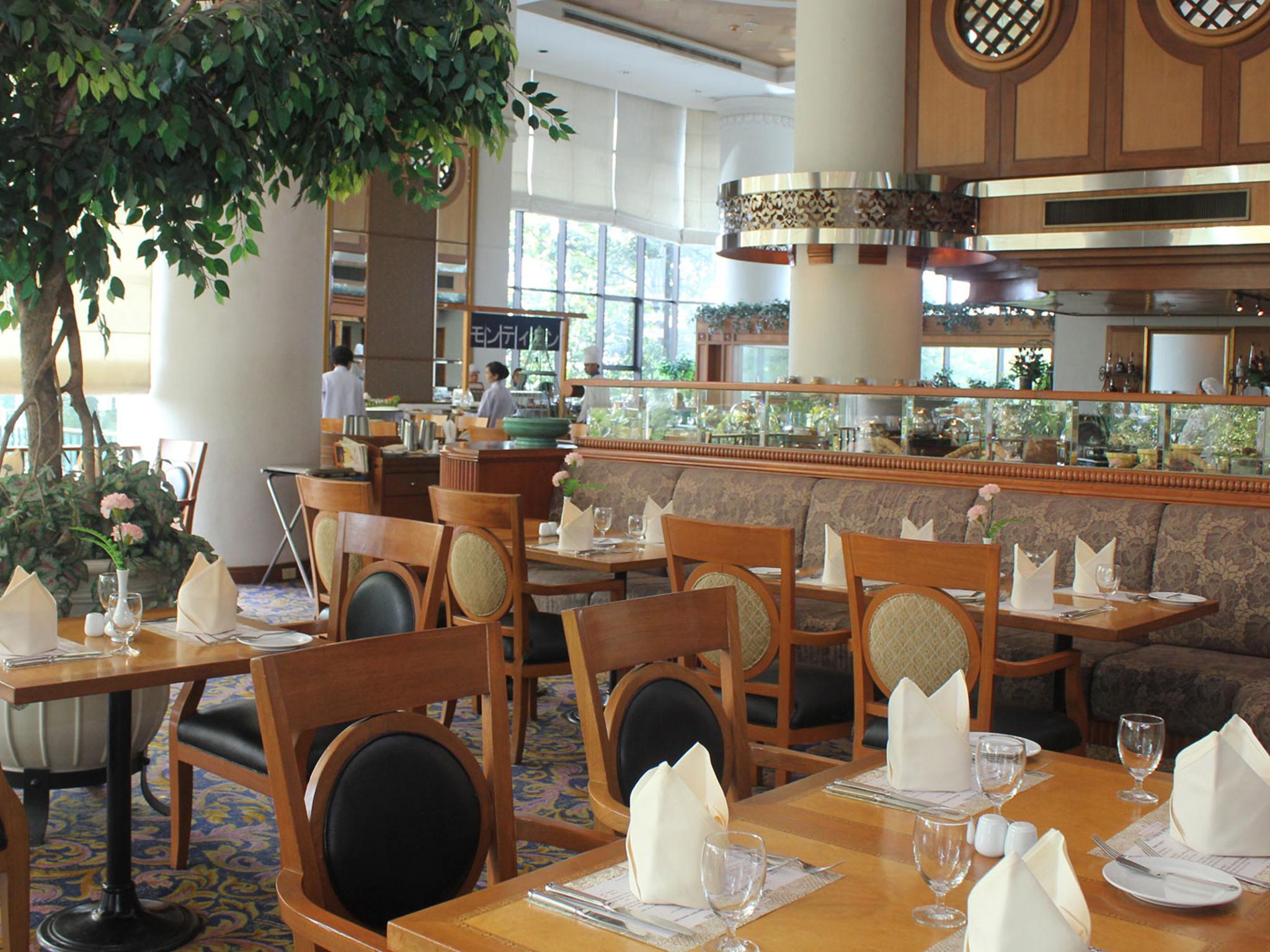 Khách sạn Montien Riverside 5*