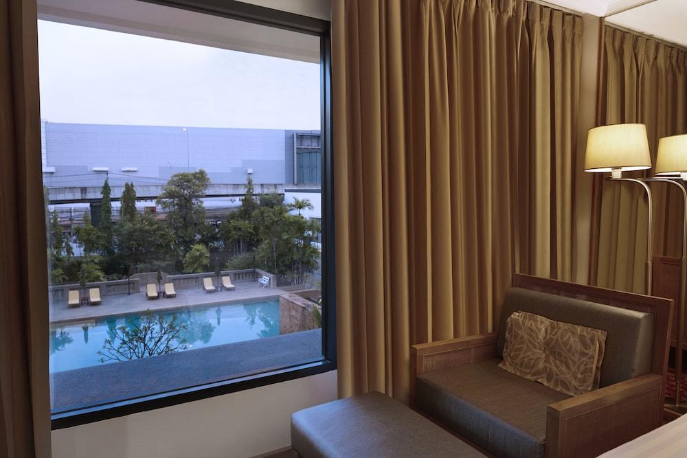 Dusit Princess Srinakarin Hotel 4*