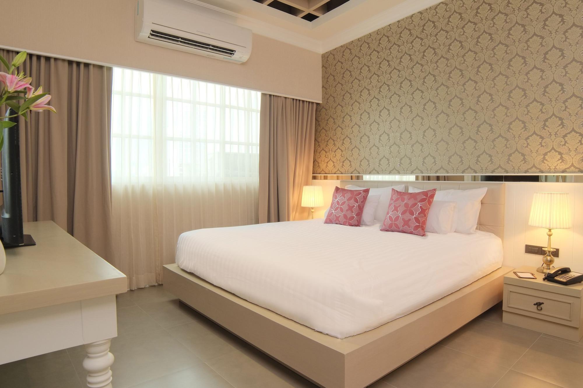Hotel The Raya Surawong 3*