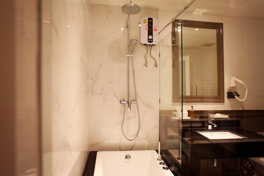 The Raya Surawong Hotel 3*