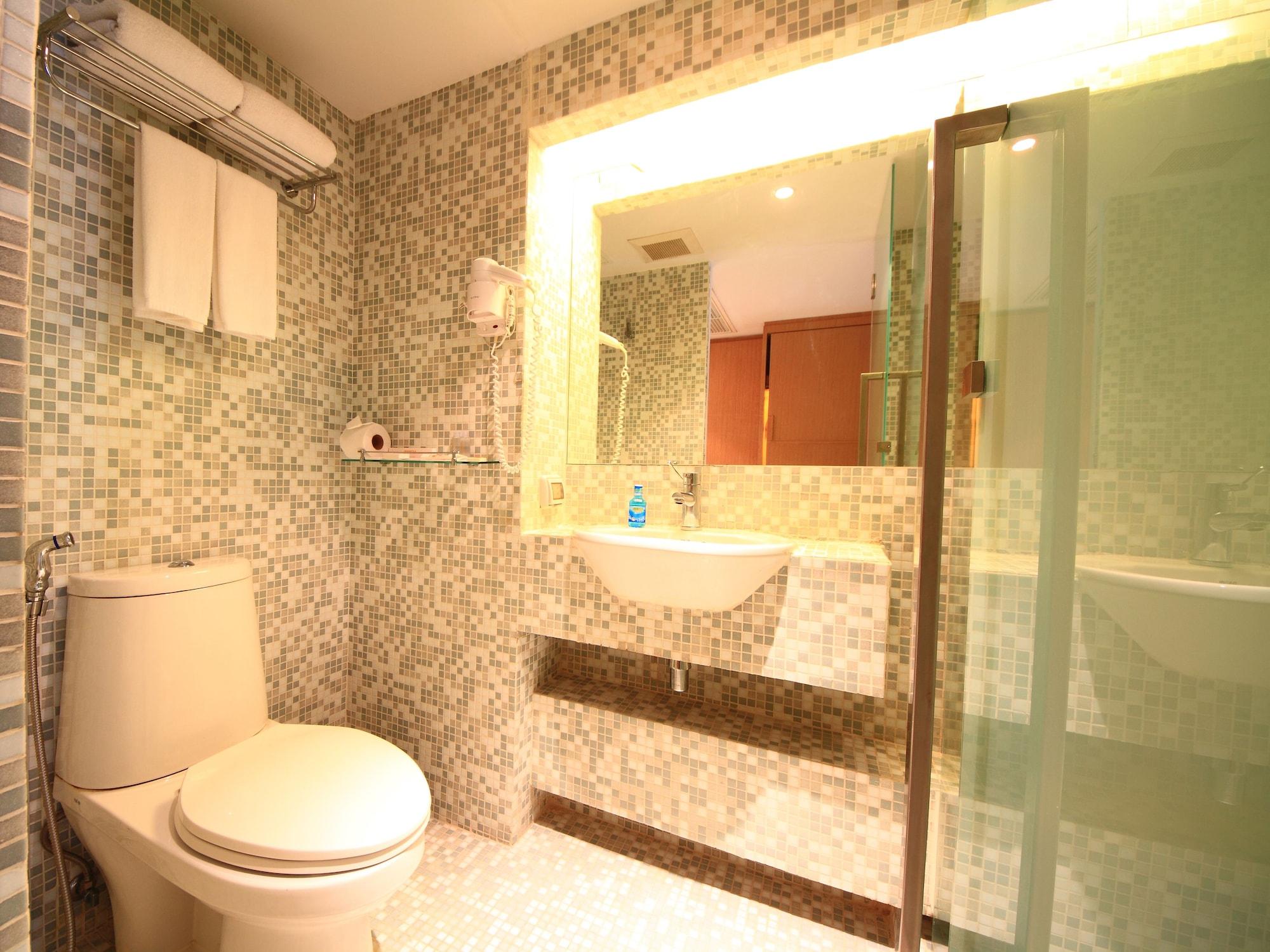Le Fenix Sukhumvit 11 Hotel 3*