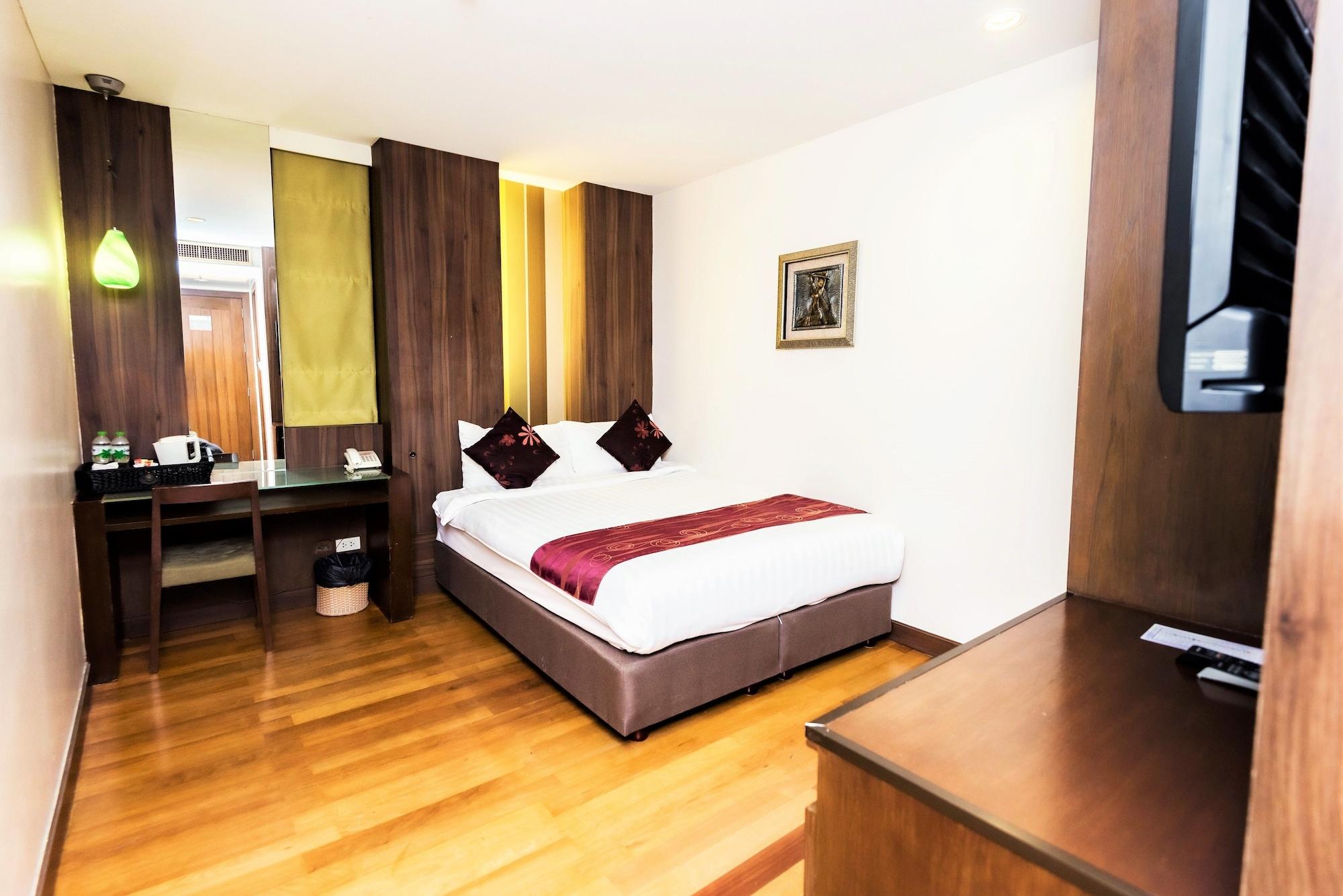 Bally Silom 3*