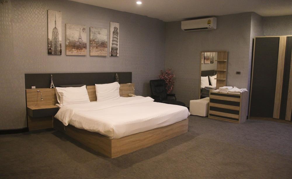 Sakura Sky Hotel 3*