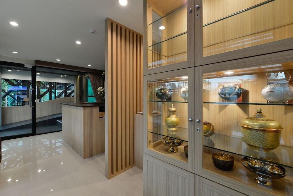Siri Ratchada Hotell 3*