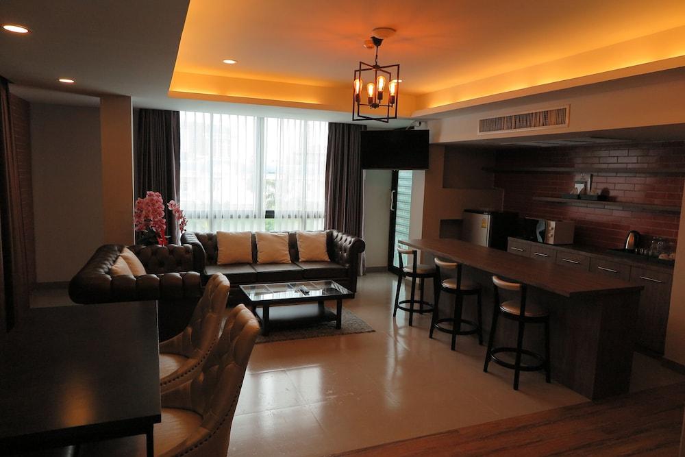 Hotel V20 Boutique Jacuzzi 4*