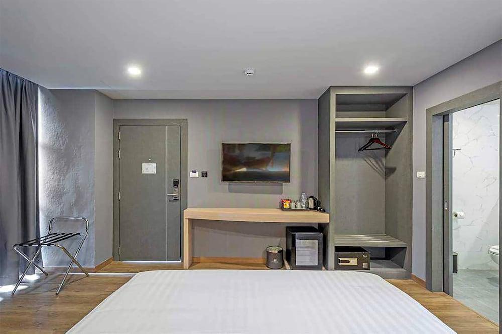 Hyde Park Hotel 3*
