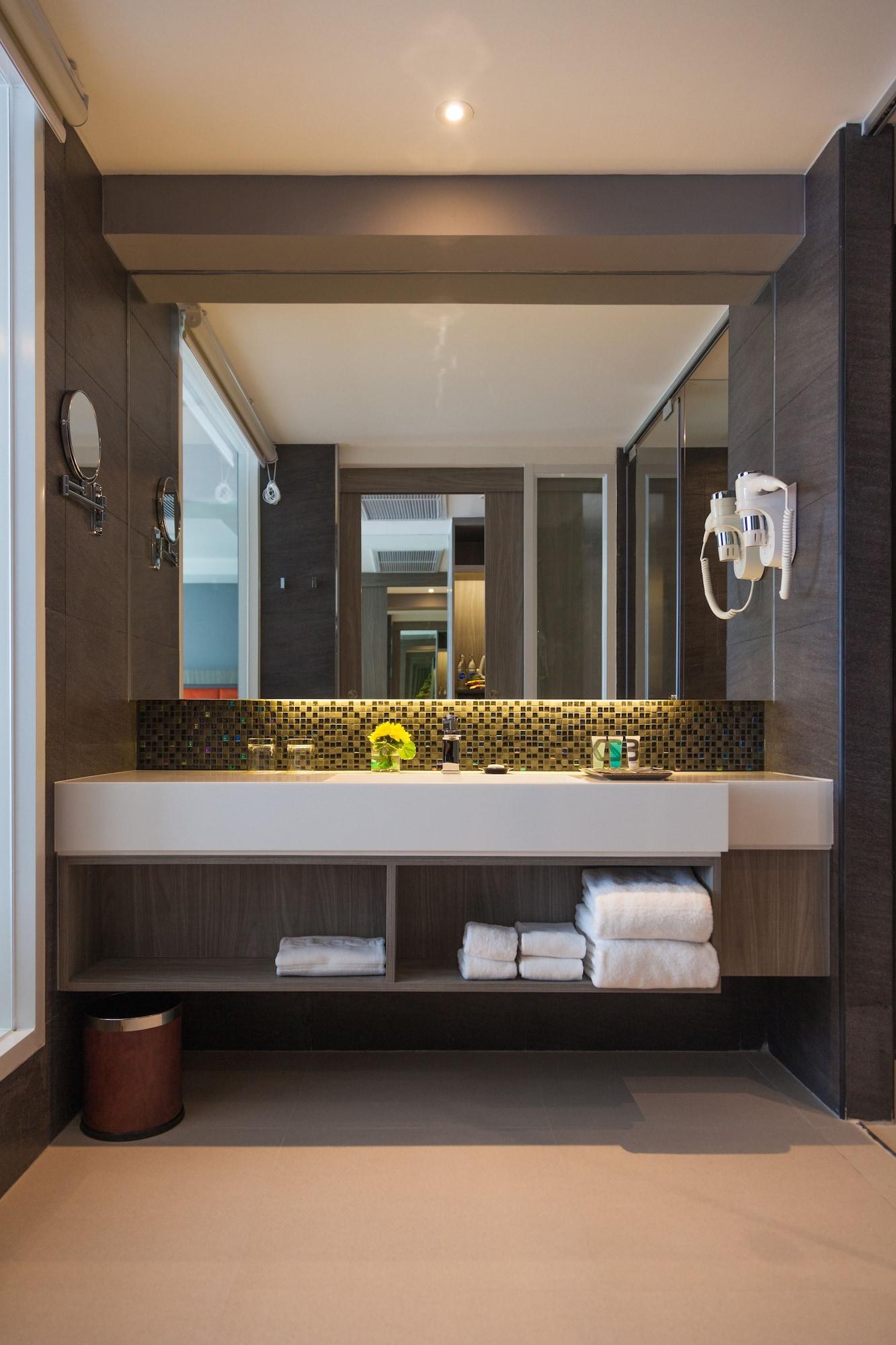 Grand 5 & Plaza Sukhumvit 4*