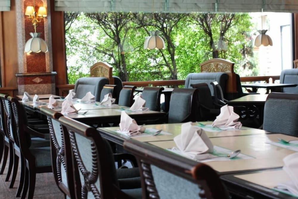 Hotel S.d. Avenue 4*
