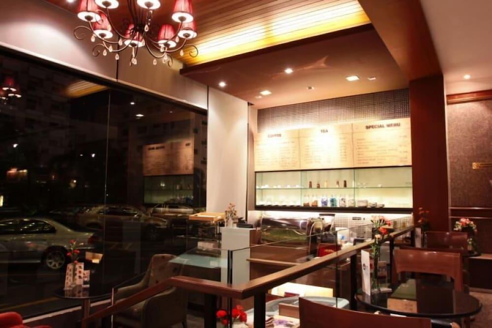 S.d. Avenue 4*