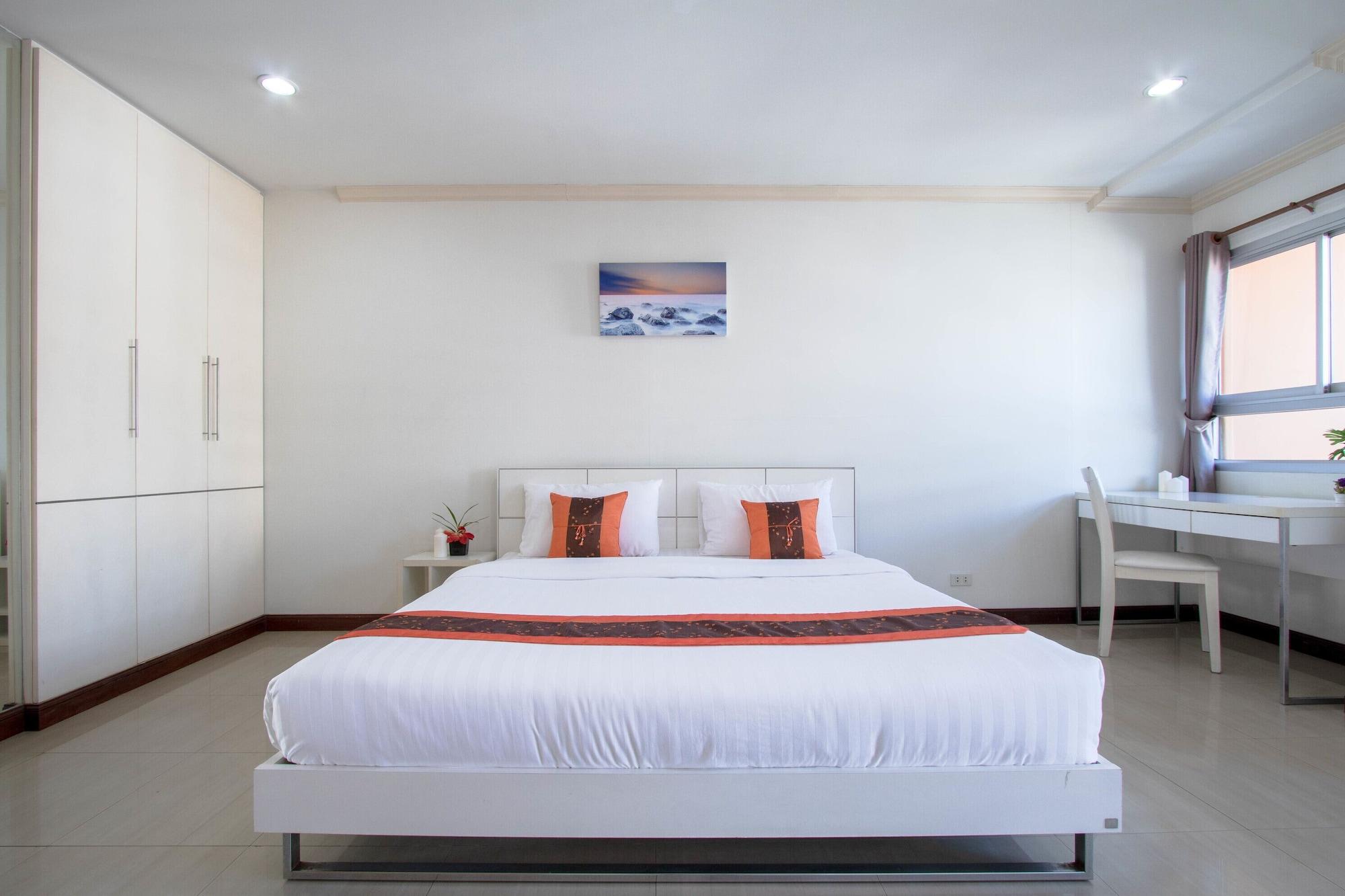 Teja Aparthotel 3*
