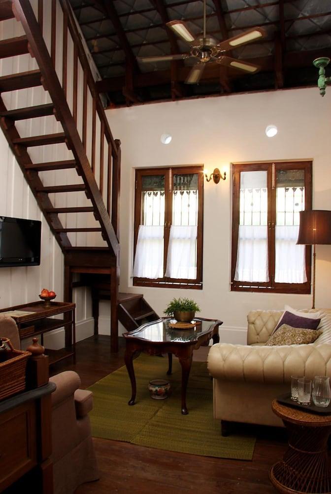 The Bhuthorn Bed & Breakfast Bangkok