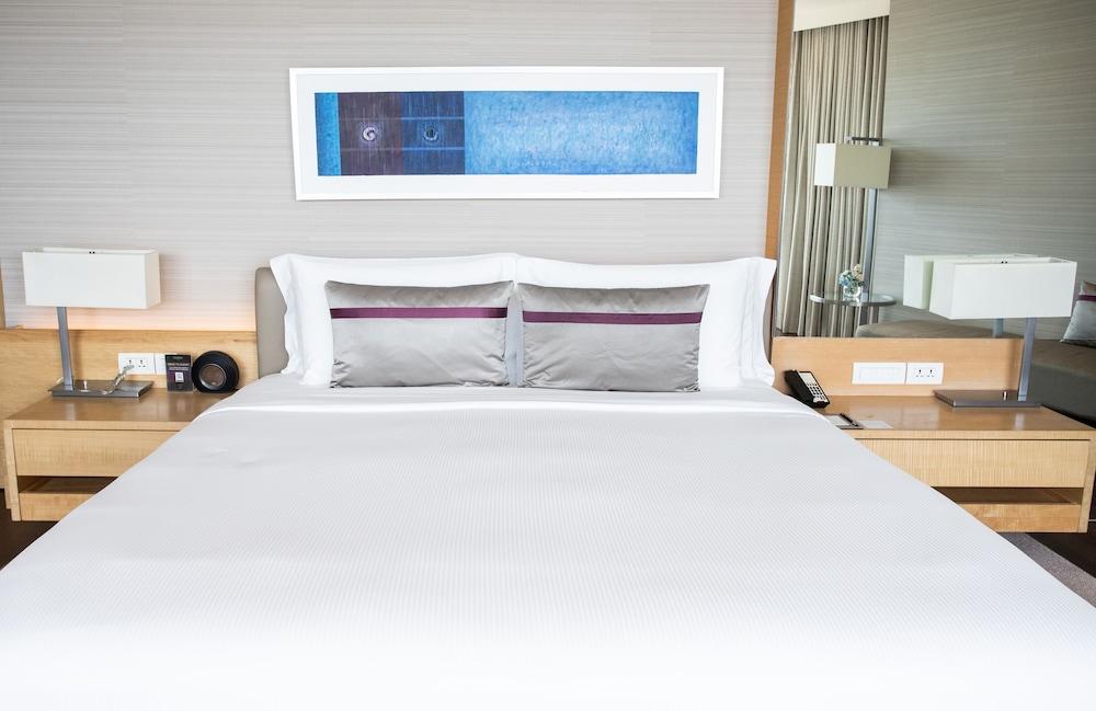 Hotel Avani Riverside 5*