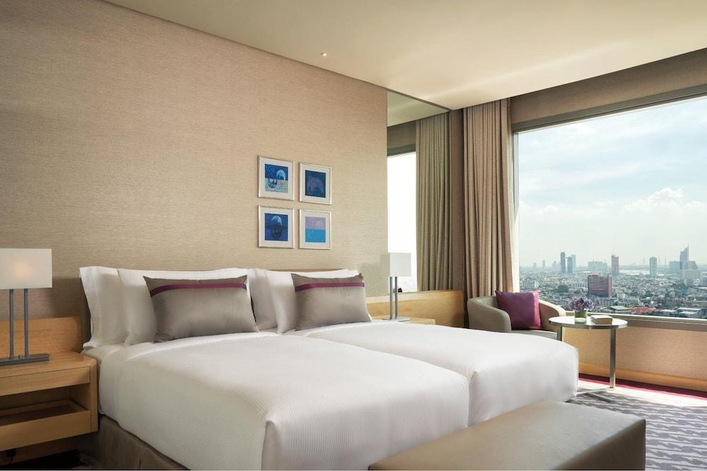 Avani Riverside Hotel 5*