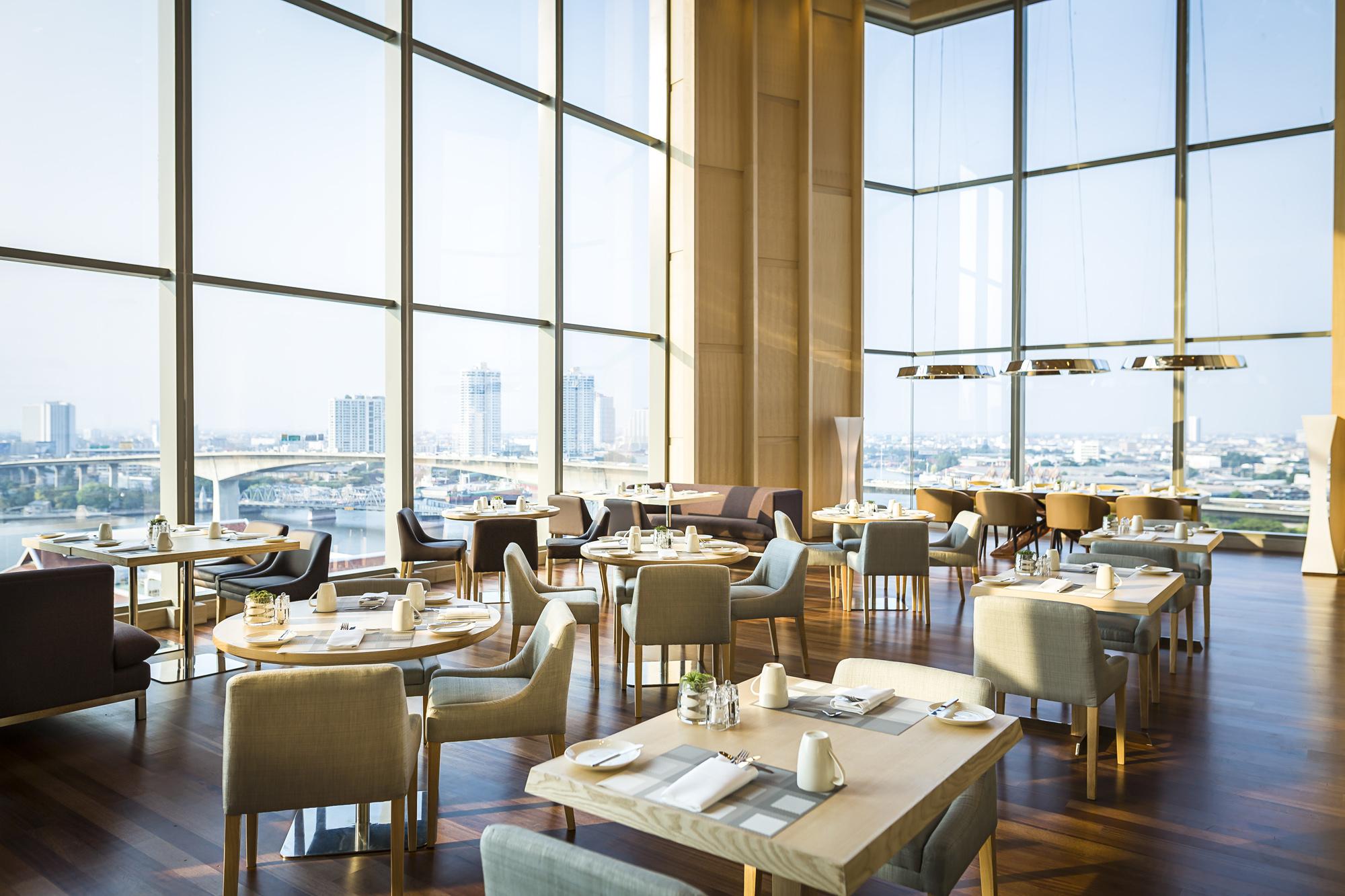 Hotel Avani Riverside