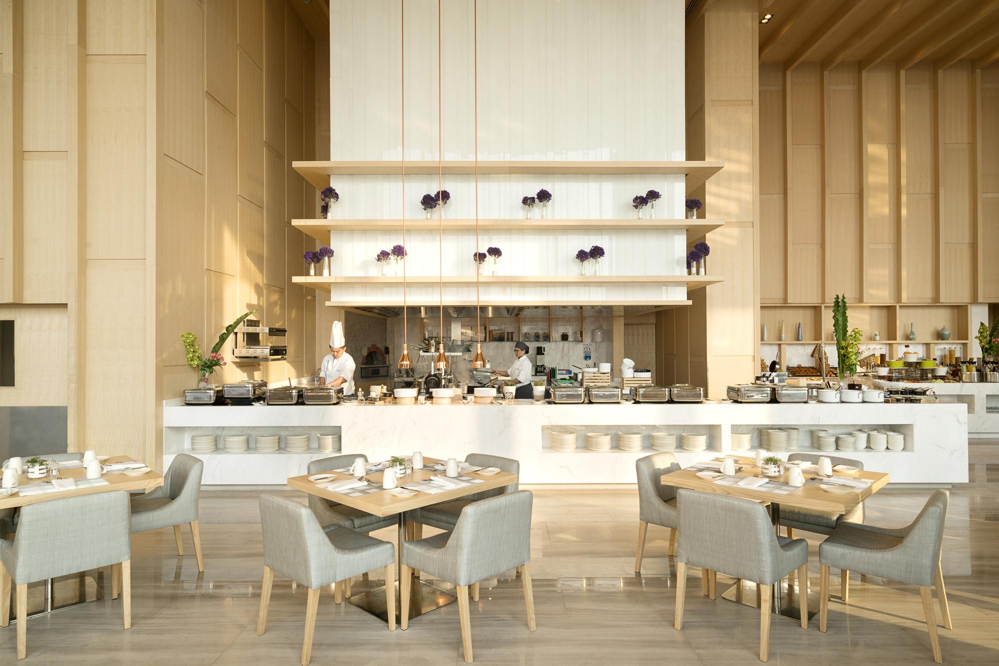 Avani Riverside Hotel 5*