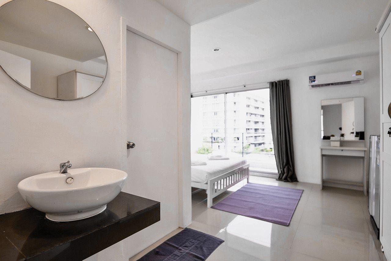 Roomquest Sukhumvit 50
