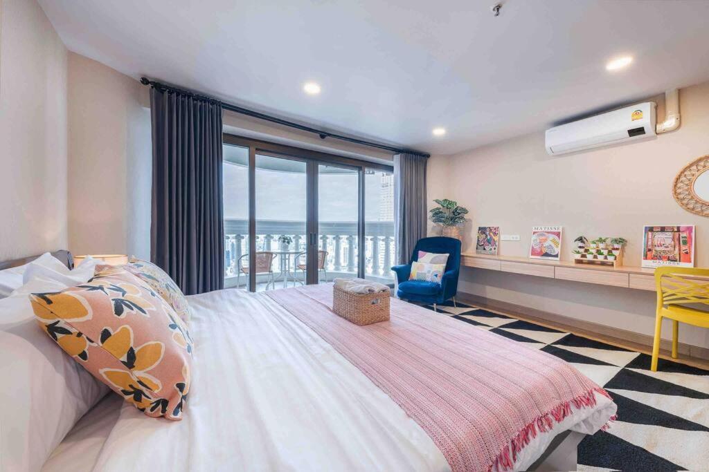Apartment Skyline View, Great Location, Spacious Apartment, *