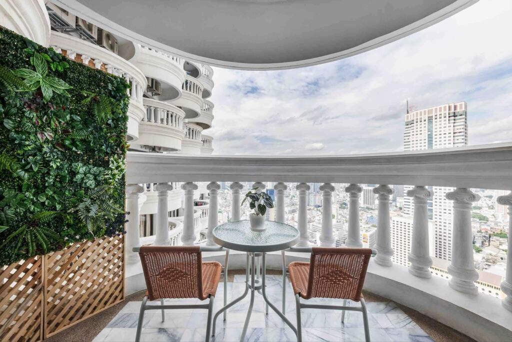 Skyline View, Great Location, Spacious Apartment, *