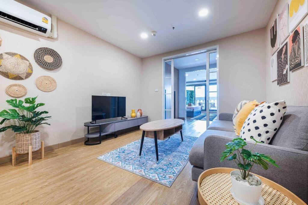 Skyline View, Great Location, Spacious Apartment, Apartment