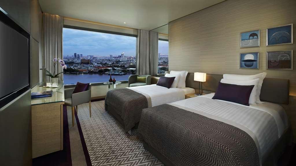 Khách sạn Avani Riverside