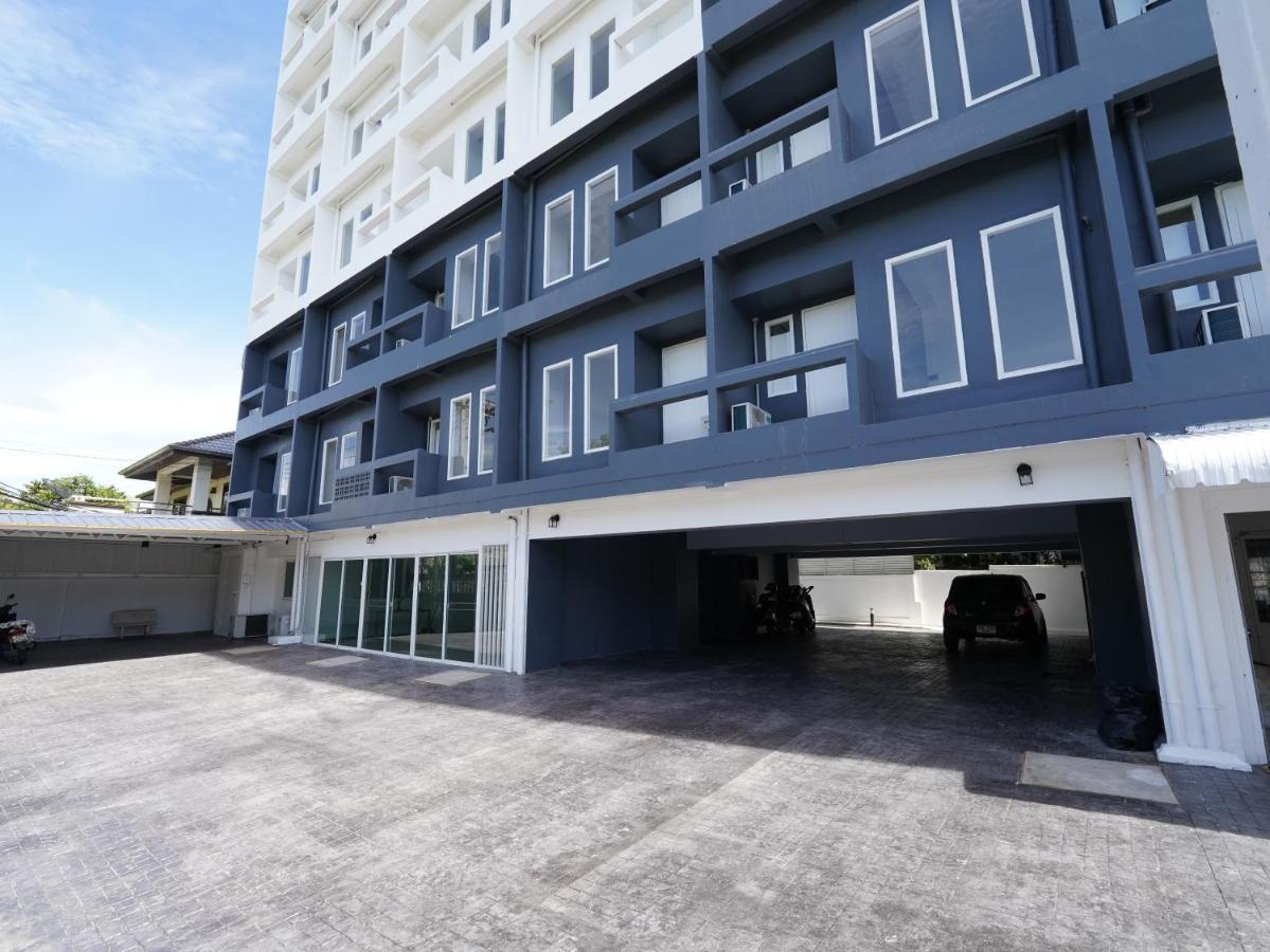 Roomquest It Square Don Mueang Airport Bangkok