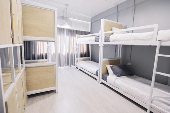 Local Time Hostel&cafe Asrama