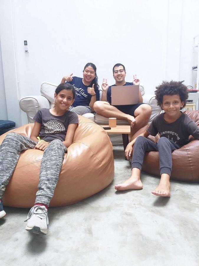 Local Time Hostel&cafe Asrama *