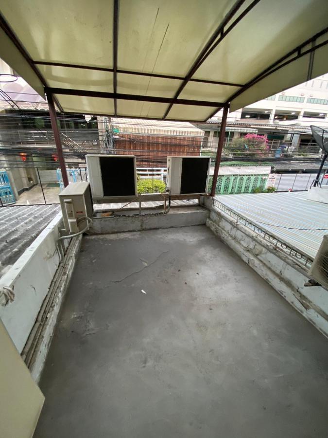 Sura Near Mrt Phra Ram 9 Asrama