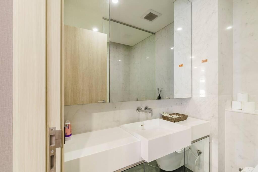 2 Bedrooms, 300 Metres Bts Ekkamai,sukhumvit Appartement