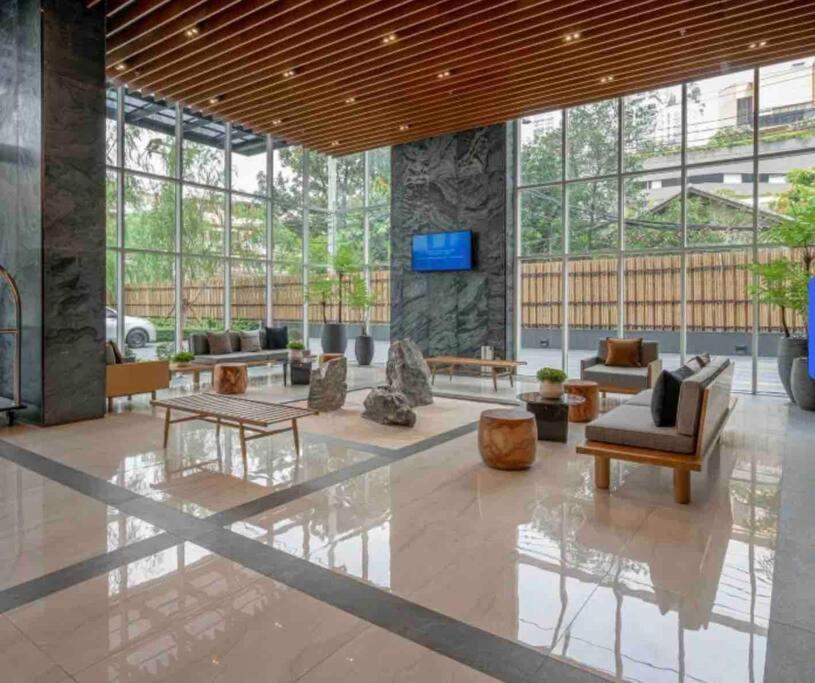 2 Bedrooms, 300 Metres Bts Ekkamai,sukhumvit Appartement