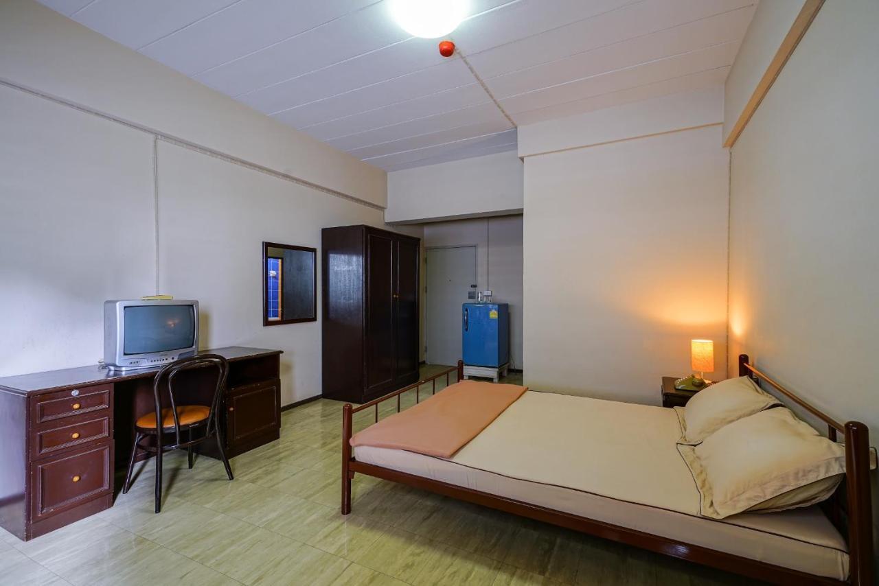 Vintage Thonglor Ekkamai Apartment