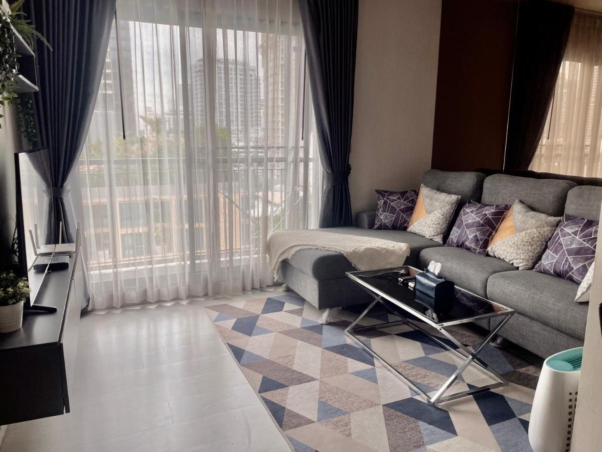 Apartemen Luxurious Downtown W/train Access